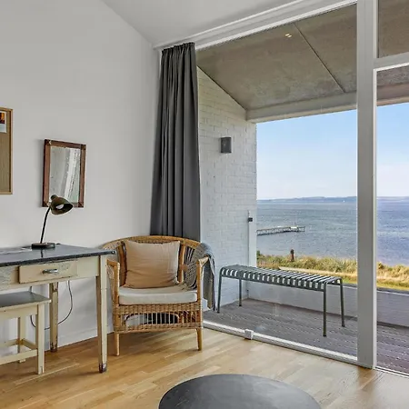 1 Bedroom Beautiful In *