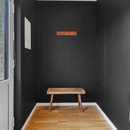 1 Bedroom Beautiful In Apartment